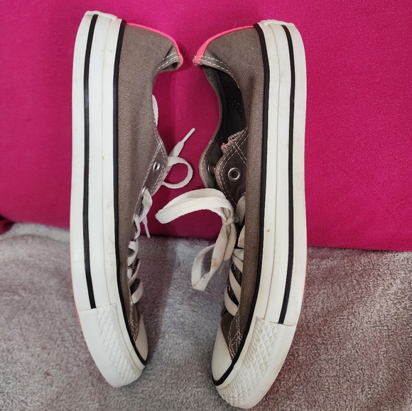 Converse - Picture 3 of 9